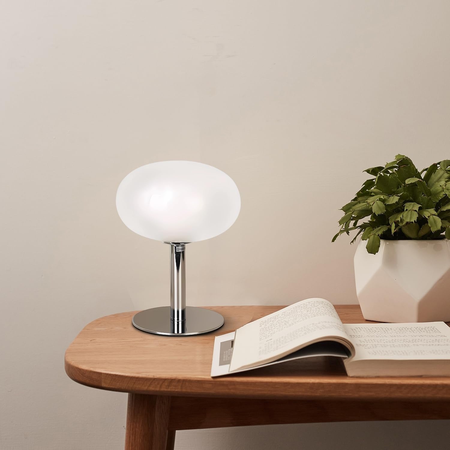 Lampe de chevet vintage globe en verre blanc